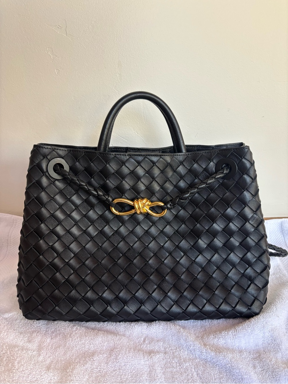 Bottega Veneta Medium Andiamo Black & Gold